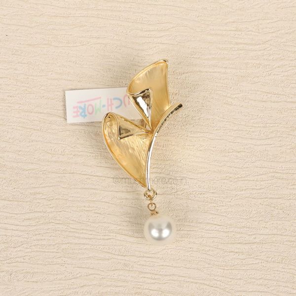 Gold Polish Pearl Hanging Brooch Pin