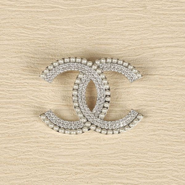 Designer Chanel Brooch With Pearl Pin 