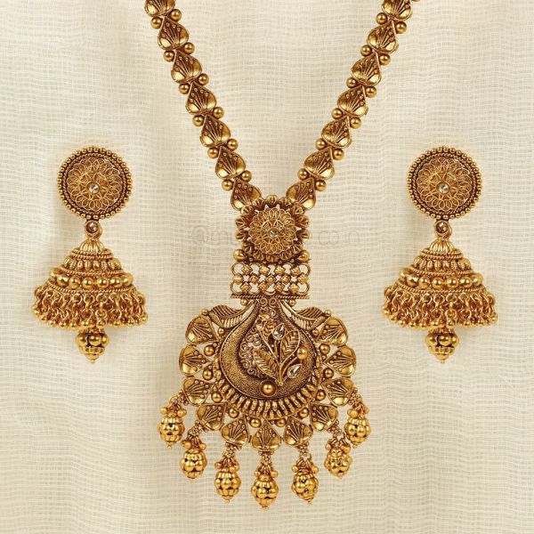 Tantalizing Gold Polish Pendant Set Jewellery