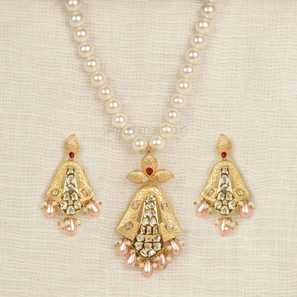 Statement Kundan Pendant With Pearl Stand And Earrings
