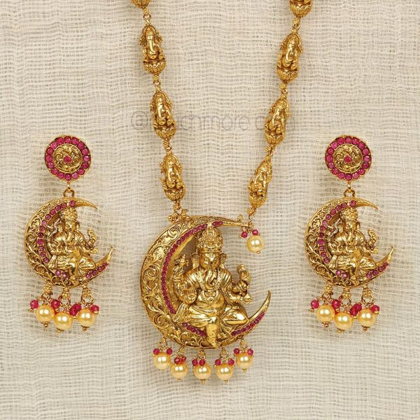 Traditional Lord Ganesha Moon Ruby Pendant Set