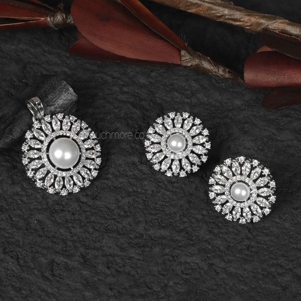 Pearl Flora Silver Polish Round Diamond Pendant Set