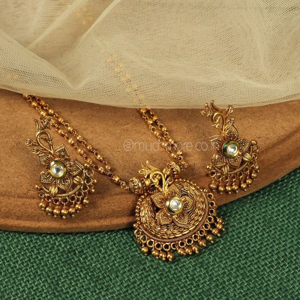 Traditional Gold Polish Pendant With Earrings
