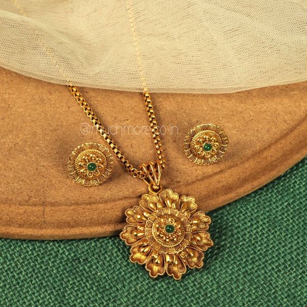 Traditional Gold Polish Flower Pendant With Tops