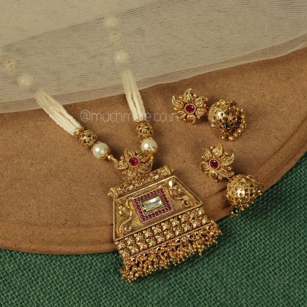 Women Traditional Pendat Set With Jhumki Earrings
