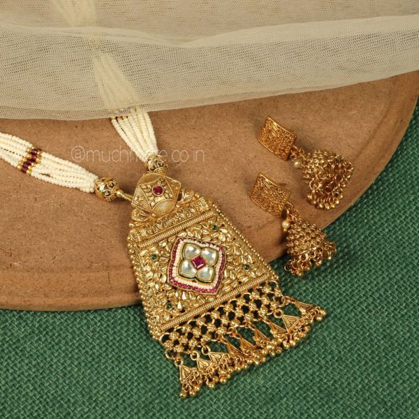 Designer Gold Polish Women Pendant Set For Women