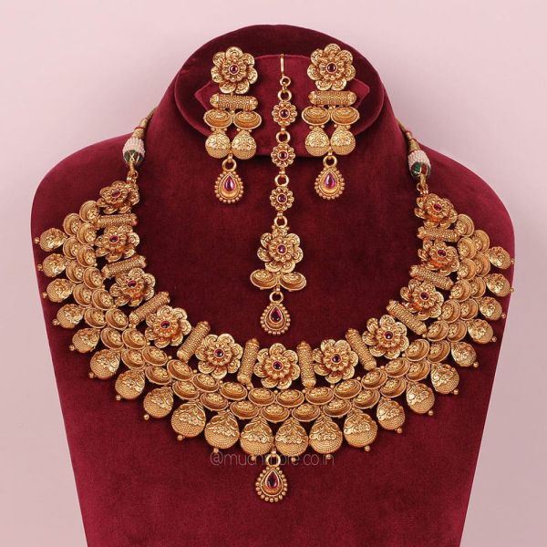 Traditional Gold Plated Necklace With Earrings Maang Tikka