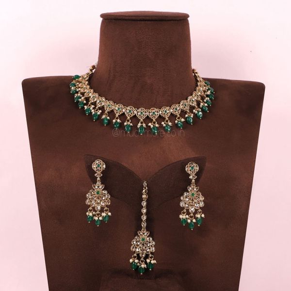 Light Necklace In Emerald Green Color