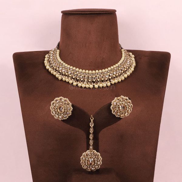 Exclusively Design Pearl Necklace With Tops And Maang Tikka
