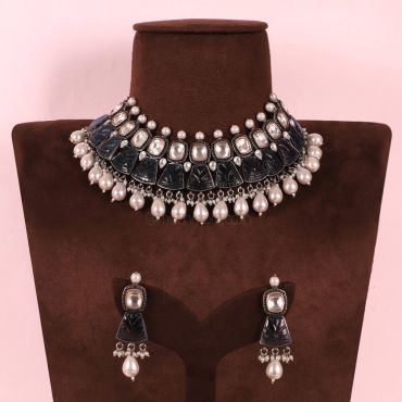 Blue Color Uncut Big Kundan Necklace Set