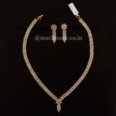 Victorian Style Gold Polish Diamond Necklace For Girls