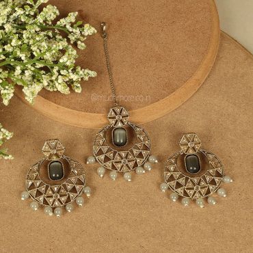 Unique Gret Drop Maang Tikka With Matching Earrings