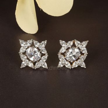 Cute And Gold Polish Small Dimaond Earrings