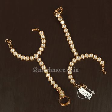 Simple Kundan Gold Polish Hathful For Bride