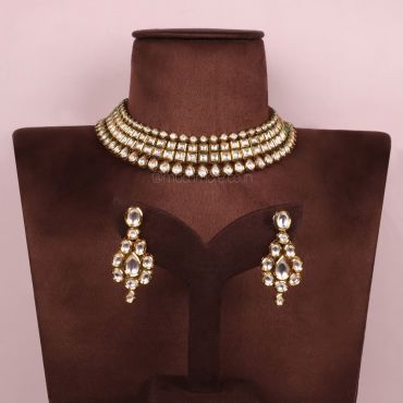 Classy And Statement Kundan Necklace With Beautiful Earrings