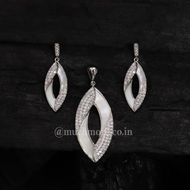 Artificial Diamonds Party Ad Chain Pendant Set Mother Of Pearl Pendant
