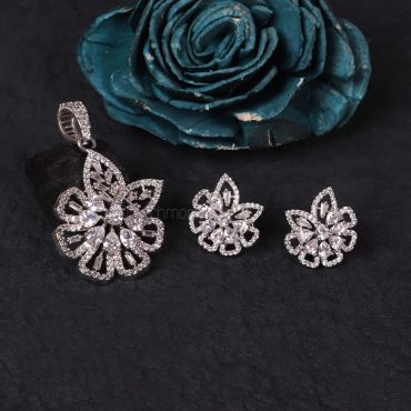 Silver Polish Diamond Flower Pattern Pendant Set