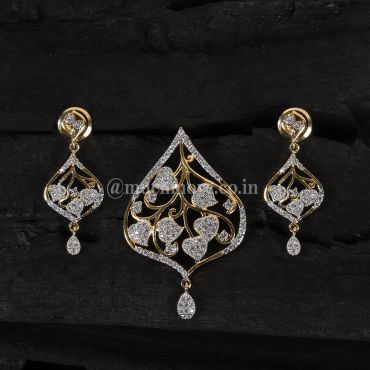 Gold Polish Diamond Pendant Set