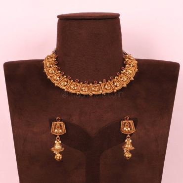 Ruby Pearl Gold Tone Traditional necklace
