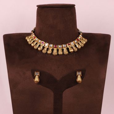Light Kundan Studded Traditional Necklace Set
